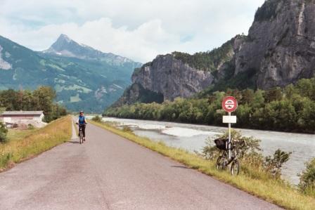 Cycle track along the Upper Rhine